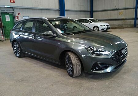 Hyundai i30 1.5 T-GDI Hybrid Trend ,Cam,Navi,LED