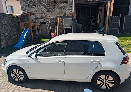 VW Golf Volkswagen e- e-