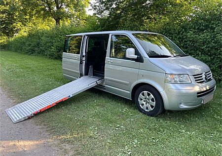 VW T5 Multivan Volkswagen Behindertengerecht Rollstuhlrampe