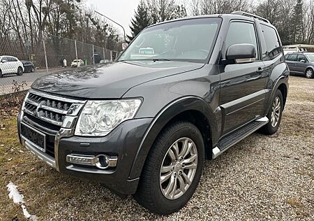 Mitsubishi Pajero 3,2 DI-D 4WD Edition 100 Automatik