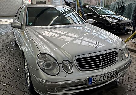 Mercedes-Benz E 240 AVANTGARDE Avantgarde