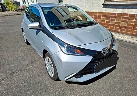 Toyota Aygo (X) Aygo (X) 1,0-l-VVT-i x-play touch, RFK