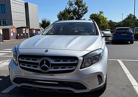 Mercedes-Benz GLA 180 -