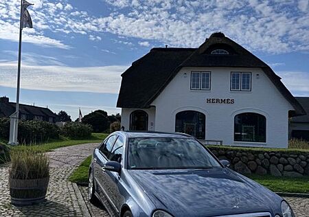 Mercedes-Benz E 280 4MATIC AVANTGARDE / Generalüberholt
