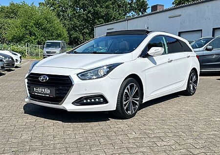 Hyundai i40 cw blue Trend / PANO / NAVI / CAM / LED /