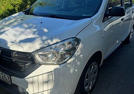 Dacia Lodgy 1.6 SCe 100 Essential Essential