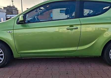 Hyundai i20 1.4 Benzin/TÜV Neu