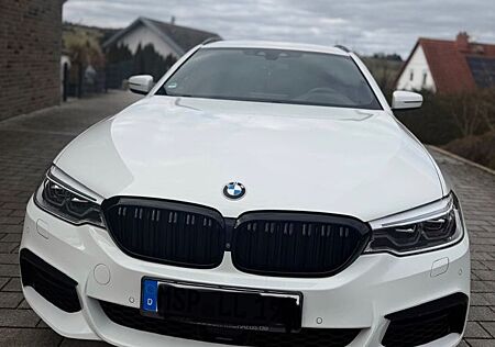 BMW 520D Touring *M Sport *HUD*MEMORY*MASSAGE*AHK