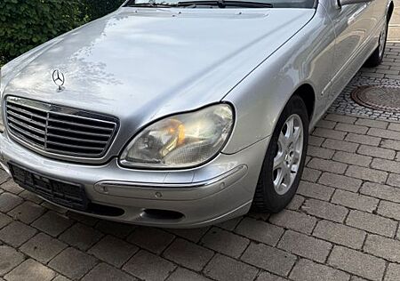 Mercedes-Benz S 320 -