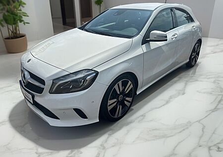 Mercedes-Benz A 250 BlueEfficiency PDC Navi Kamera Leder LED