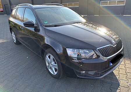 Skoda Octavia 2.0 TDI Combi Style AHK PANO XENON NAVI