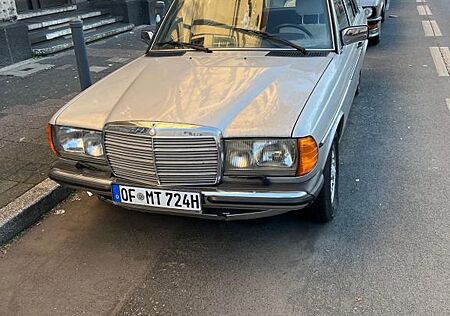 Mercedes-Benz E 230