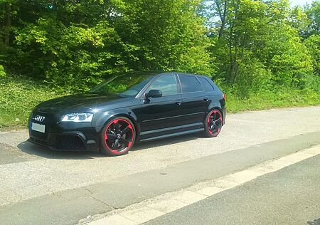 Audi RS3 *Schale *Bose *MMi plus *8-fach bereift