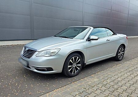 Lancia Flavia 2.4 Cabrio Aut. Navi Leder Sitzheizung