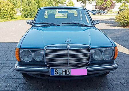Mercedes-Benz 230 E W 123 - TÜV Neu