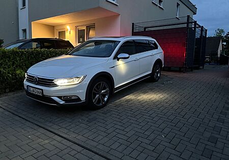 VW Passat Alltrack Volkswagen 4MOTION 2.0TDI PANO AHK HEAD UP