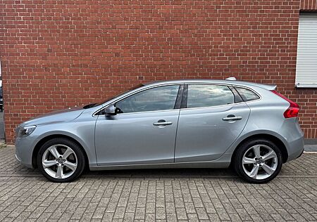 Volvo V40 Momentum 2.0d"Navi"SiHz"Kamera"AHK