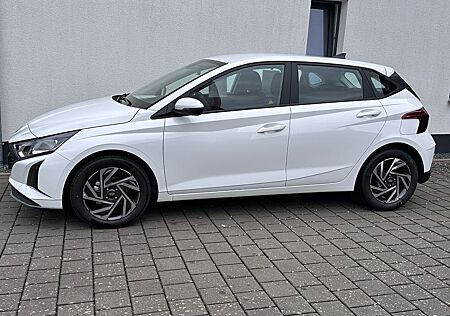 Hyundai i20 1.2 Comfort Club (Navi,16",Kam.,SH,5 J-Gar.)