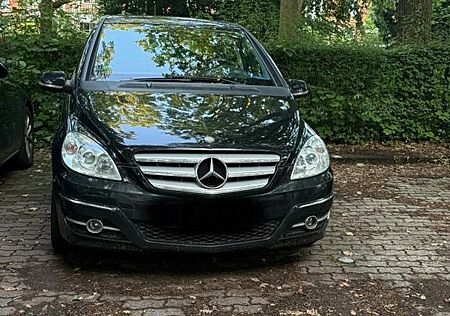 Mercedes-Benz B 200 -