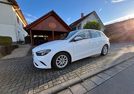 Mercedes-Benz B 200 4MATIC DCT -