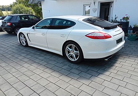 Porsche Panamera 4 -