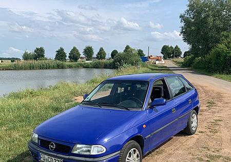 Opel Astra 1.6 - F 1997 75 PS