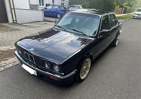 BMW 325 e30