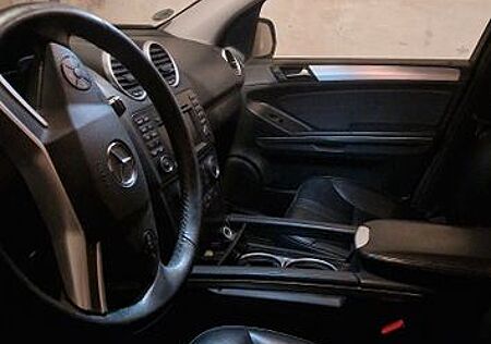Mercedes-Benz ML 320