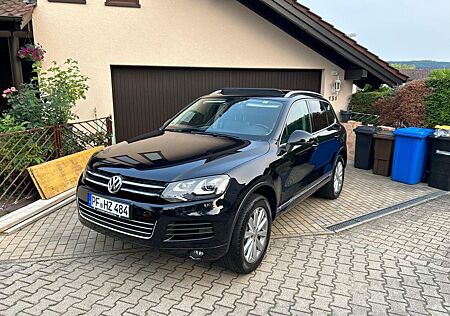 VW Touareg Volkswagen 3.0 V6 TDI Scheckheft, Service & Tüv neu