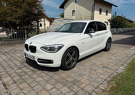 BMW 118d xDrive Sport Line - Apple CarPlay - AHK