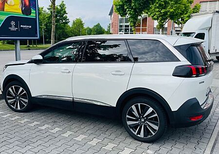Peugeot 5008 PureTech 130 EAT8/Aut./7 Sitze/Navi/Keyless