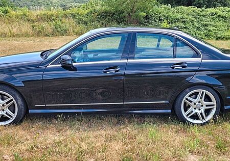 Mercedes-Benz C 350 AMG-Line unfallfrei 2-fach bereift