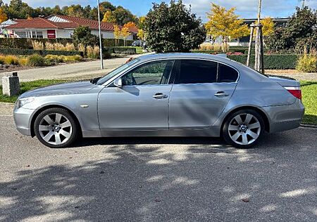 BMW 523i E60 Automatik/ Leder/ XENON *TOP Zustand*