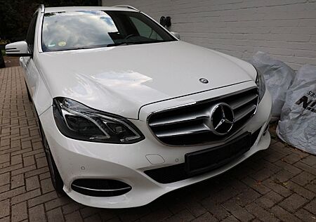 Mercedes-Benz E 300 BlueTEC T AVANTGARDE