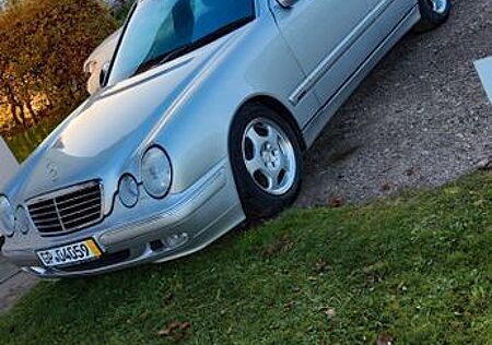 Mercedes-Benz E 240 AVANTGARDE Avantgarde