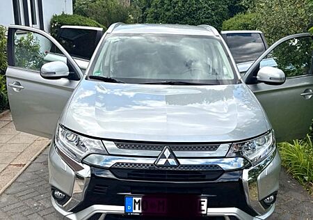 Mitsubishi Plug in Hybrid Outlander Plug-in Hybrid Outlander