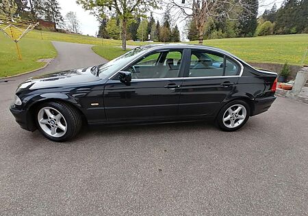 BMW 323i -