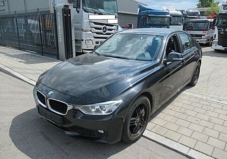 BMW 320d XENON NAVI PDC HARMAN/KARDON(SERVO DEFEKT !
