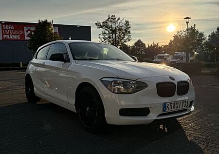 BMW 114i /CarPlay/18'' Alus/TÜV neu/Top Zustand