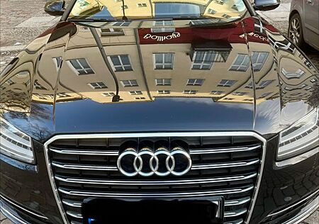 Audi A8 3.0 TDI clean diesel tiptronic quattro -