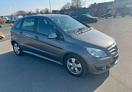 Mercedes-Benz B 160 BlueEFFICIENCY*TÜV*SHZ*Klima