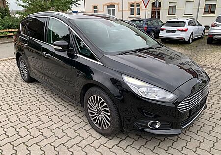 Ford S-Max Titanium