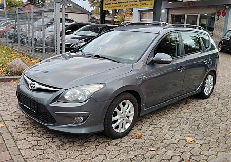 Hyundai i30 gebraucht kaufen Hyundai i30 CW 1.6 CRDi Comfort / Klimaautomatik /