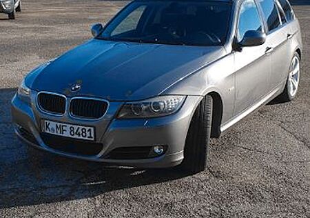 BMW 320i Touring -