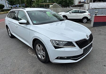 Skoda Superb 2.0 TDI Combi Ambition/ Navi/Bi-Xenon/ACC