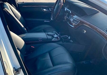 Mercedes-Benz S 500 -
