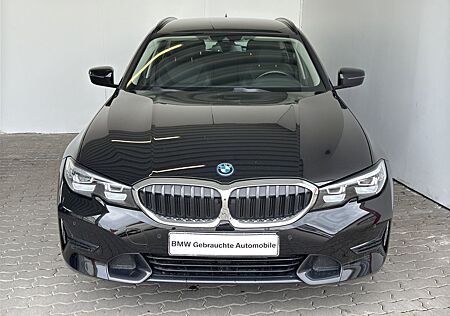 BMW 318iA Tour. Advantage LiveCock.PDC.SHZ.Tempo.LED