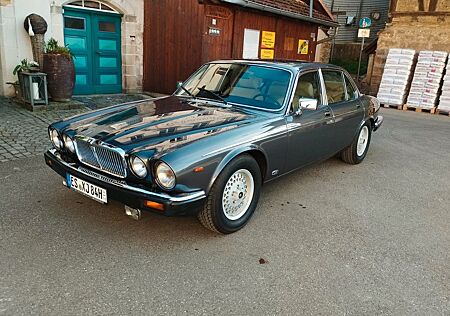 Jaguar XJ12