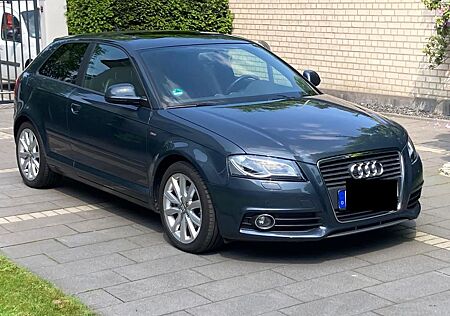 Audi A3 1.8 TFSI Automatik 1. Hand Aufstehhilfe