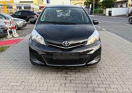 Toyota Yaris Edition 2014 1 HAND TÜV NEU